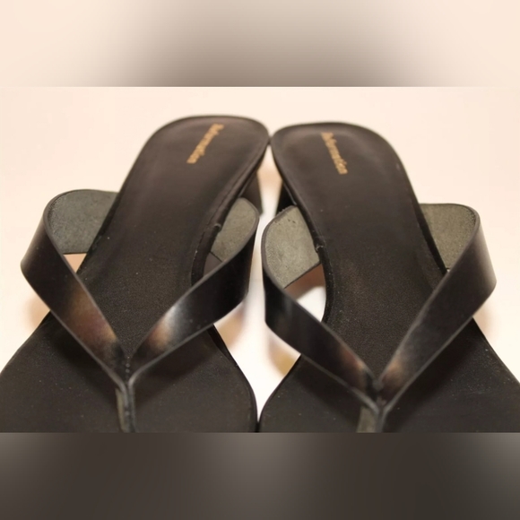 REFORMATION Low Heel leather thong sandal. LAST PAIR 6 - Picture 5 of 5